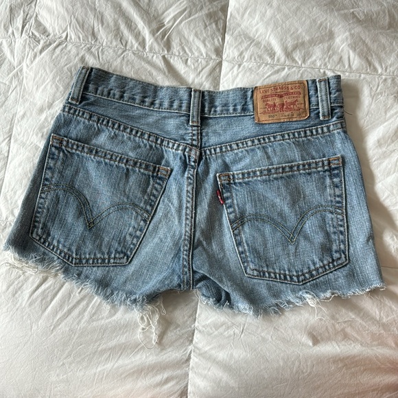 Levi’s cutoffs - Picture 2 of 4